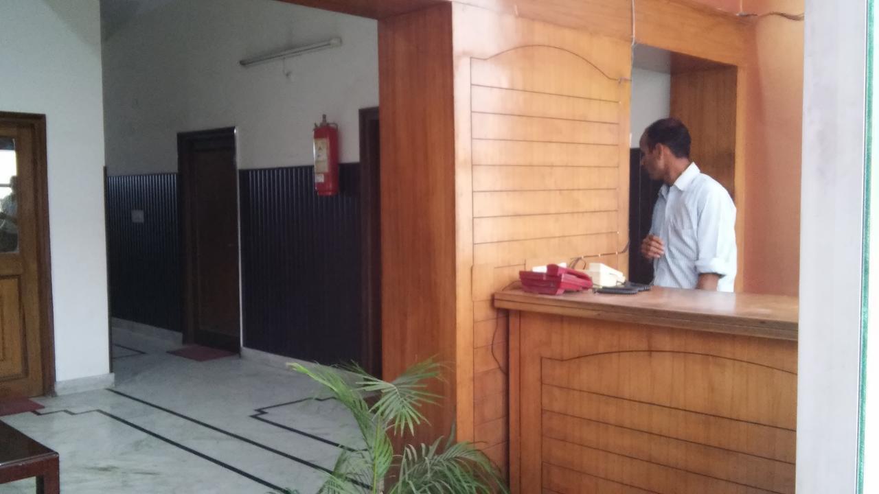 Oyo 6001 Hotel City Palace Dehradun Eksteriør bilde